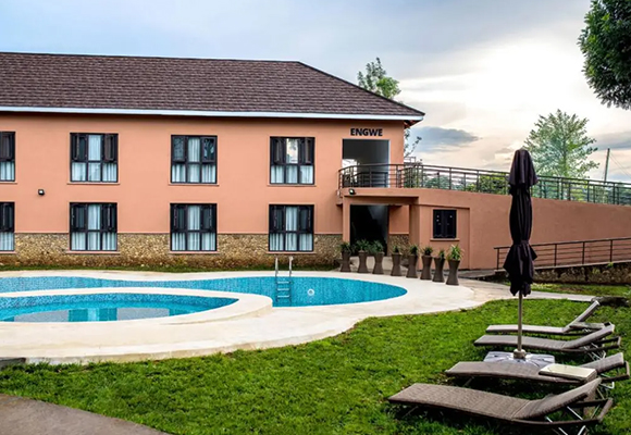 Hunter\'s Paradise Lodge